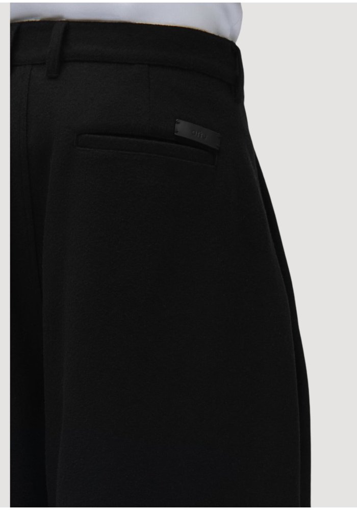 WOOL PLEATED GALLERY PANTS